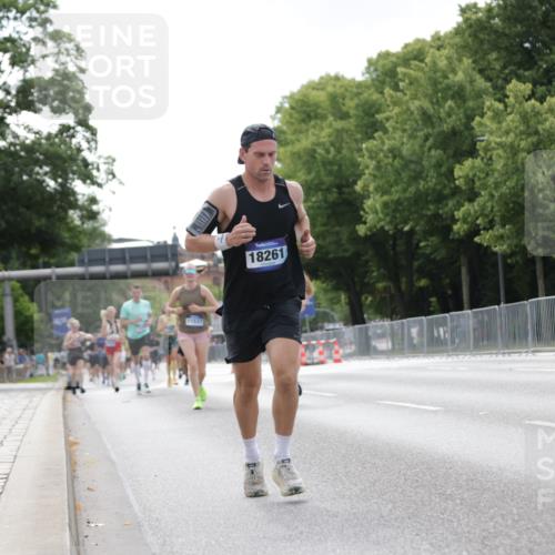 29.06.2025 - hella hamburg halbmarathon Jannik Wohlers http://msf.ph/oto/8147337 29.06.2025 10:11:31 Lombardsbrücke 1328, 1992, 3363, 4227, 5379, 5605, 7571, 9191, 9428, 10042, 10409, 11507, 11537, 11581, 11917, 12473, 13171, 13177, 13542, 13958, 14384, 16976, 17638, 17774, 18261, 18395, 18655 meine-sportfotos.de