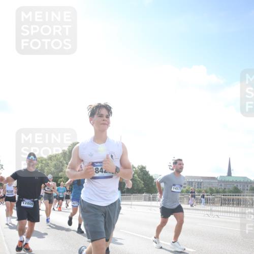29.06.2025 - hella hamburg halbmarathon Jannik Wohlers http://msf.ph/oto/8147347 29.06.2025 10:00:31 Lombardsbrücke 1726, 3059, 3141, 3625, 3740, 3983, 4238, 4616, 4708, 5033, 5418, 5870, 6147, 6531, 6714, 6757, 7658, 7757, 7759, 7761, 8255, 8326, 8478, 8632, 8923, 9124, 9553, 9555, 9577, 10074, 10188, 10271, 10705, 11623, 12196, 12206, 12261, 12787, 12809, 13086, 13287, 13407, 13498, 14306, 14577, 14673, 15232, 15284, 15527, 16093, 16434, 16594, 16922, 17087, 17268, 17304, 17852, 18125, 18426, 18450, 18452, 18485, 18508, 18612, 18759, 18919 meine-sportfotos.de