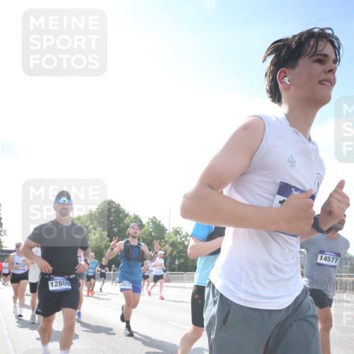 29.06.2025 - hella hamburg halbmarathon Jannik Wohlers http://msf.ph/oto/8147359 29.06.2025 10:00:31 Lombardsbrücke 1726, 3059, 3141, 3625, 3740, 3983, 4238, 4616, 4708, 5033, 5418, 5870, 6147, 6531, 6714, 6757, 7658, 7757, 7759, 7761, 8255, 8326, 8478, 8632, 8923, 9124, 9553, 9555, 9577, 10074, 10188, 10271, 10705, 11623, 12196, 12206, 12261, 12787, 12809, 13086, 13287, 13407, 13498, 14306, 14577, 14673, 15232, 15284, 15527, 16093, 16434, 16594, 16922, 17087, 17268, 17304, 17852, 18125, 18426, 18450, 18452, 18485, 18508, 18612, 18759, 18919 meine-sportfotos.de