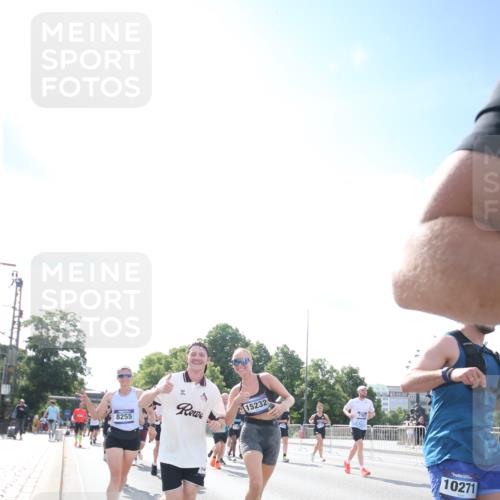 29.06.2025 - hella hamburg halbmarathon Jannik Wohlers http://msf.ph/oto/8147376 29.06.2025 10:00:32 Lombardsbrücke 1726, 3059, 3141, 3625, 3740, 3983, 4238, 4616, 4708, 5033, 5418, 5870, 6147, 6487, 6531, 6714, 6757, 7658, 7757, 7759, 7761, 8255, 8326, 8478, 8632, 8923, 9124, 9577, 10074, 10188, 10271, 10705, 11623, 12196, 12206, 12261, 12787, 12809, 13086, 13287, 13407, 13498, 14306, 14577, 14673, 15232, 15284, 15527, 16093, 16401, 16434, 16594, 16786, 16922, 17087, 17268, 17304, 17852, 18125, 18426, 18450, 18452, 18485, 18612, 18759, 18919 meine-sportfotos.de