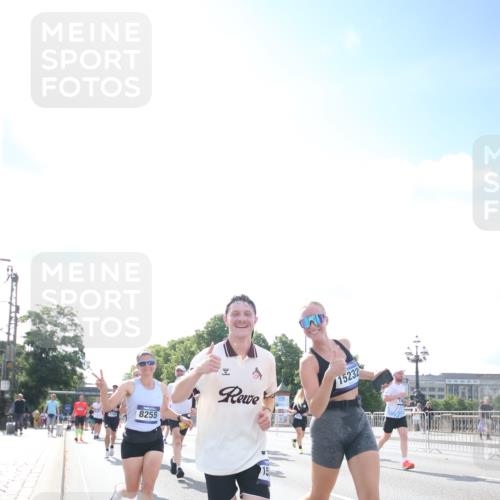 29.06.2025 - hella hamburg halbmarathon Jannik Wohlers http://msf.ph/oto/8147400 29.06.2025 10:00:33 Lombardsbrücke 1726, 2490, 3059, 3141, 3625, 3740, 3983, 4238, 4616, 4708, 5033, 5418, 5870, 6147, 6487, 6531, 6714, 6757, 7658, 7757, 7759, 7761, 8255, 8326, 8478, 8632, 8923, 9124, 10074, 10188, 10271, 10705, 11623, 12196, 12206, 12261, 12787, 12809, 13086, 13287, 13407, 14306, 14577, 14673, 15232, 15284, 15527, 15838, 16401, 16434, 16594, 16786, 16922, 17087, 17268, 17304, 17852, 18125, 18426, 18452, 18485, 18612, 18759, 18919 meine-sportfotos.de