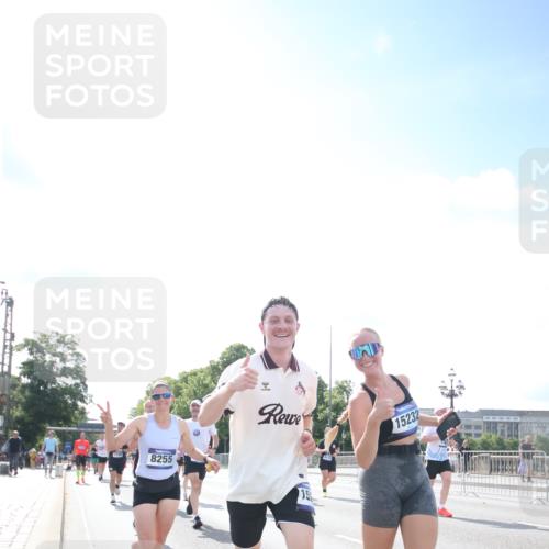 29.06.2025 - hella hamburg halbmarathon Jannik Wohlers http://msf.ph/oto/8147406 29.06.2025 10:00:33 Lombardsbrücke 1726, 2490, 3059, 3141, 3625, 3740, 3983, 4238, 4616, 4708, 5033, 5418, 5870, 6147, 6487, 6531, 6714, 6757, 7658, 7757, 7759, 7761, 8255, 8326, 8478, 8632, 8923, 9124, 10074, 10188, 10271, 10705, 11623, 12196, 12206, 12261, 12787, 12809, 13086, 13287, 13407, 14306, 14577, 14673, 15232, 15284, 15527, 15838, 16401, 16434, 16594, 16786, 16922, 17087, 17268, 17304, 17852, 18125, 18426, 18452, 18485, 18612, 18759, 18919 meine-sportfotos.de