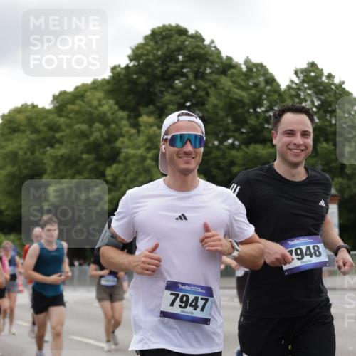 29.06.2025 - hella hamburg halbmarathon Jannik Wohlers http://msf.ph/oto/8147427 29.06.2025 10:48:21 Lombardsbrücke 1142, 1167, 1584, 2437, 2438, 2716, 2792, 3215, 5010, 6437, 7062, 7203, 7947, 7948, 8719, 8760, 9552, 9787, 10204, 10366, 10524, 10654, 10656, 11364, 11365, 11762, 11776, 11861, 13549, 13775, 13814, 13845, 14382, 15833, 16042, 16498, 16499, 16525, 16701, 16974, 17046, 18282, 18496, 18909, 19024, 19083, 19135 meine-sportfotos.de