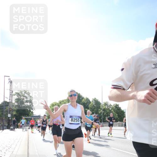 29.06.2025 - hella hamburg halbmarathon Jannik Wohlers http://msf.ph/oto/8147438 29.06.2025 10:00:33 Lombardsbrücke 1726, 2490, 3059, 3141, 3625, 3740, 3983, 4238, 4616, 4708, 5033, 5418, 5870, 6147, 6487, 6531, 6714, 6757, 7658, 7757, 7759, 7761, 8255, 8326, 8478, 8632, 8923, 9124, 10074, 10188, 10271, 10705, 11623, 12196, 12206, 12261, 12787, 12809, 13086, 13287, 13407, 14306, 14577, 14673, 15232, 15284, 15527, 15838, 16401, 16434, 16594, 16786, 16922, 17087, 17268, 17304, 17852, 18125, 18426, 18452, 18485, 18612, 18759, 18919 meine-sportfotos.de