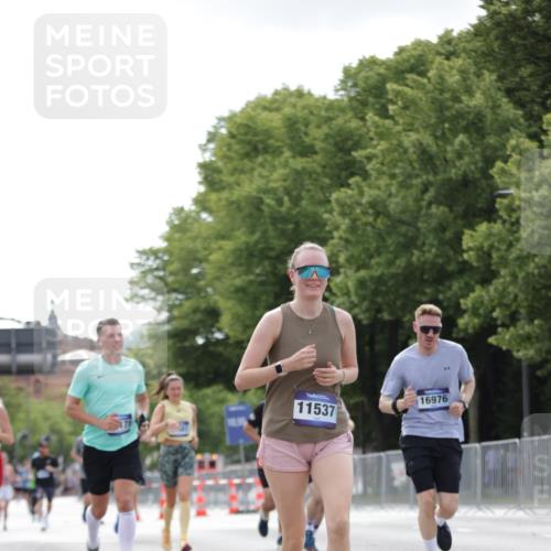29.06.2025 - hella hamburg halbmarathon Jannik Wohlers http://msf.ph/oto/8147440 29.06.2025 10:11:35 Lombardsbrücke 1790, 5379, 9191, 10042, 10409, 11507, 11525, 11537, 11581, 11917, 12473, 13171, 13542, 13958, 14196, 14384, 15137, 16976, 17638, 17774, 18261, 18395, 18655 meine-sportfotos.de