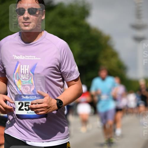 29.06.2025 - hella hamburg halbmarathon Dr. Thomas Lammeyer http://msf.ph/oto/8147443 29.06.2025 10:05:55 Kennedybrücke 1184, 1329, 1364, 1464, 1653, 1722, 1724, 1881, 1940, 2591, 2806, 2957, 3039, 3199, 4322, 4649, 5547, 5602, 5603, 0000, 6327, 6438, 6921, 7031, 7189, 7223, 7846, 8191, 8578, 8632, 8926, 9230, 9741, 10074, 10882 meine-sportfotos.de