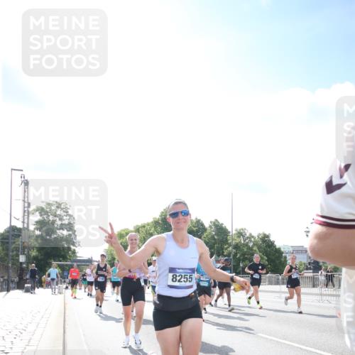 29.06.2025 - hella hamburg halbmarathon Jannik Wohlers http://msf.ph/oto/8147444 29.06.2025 10:00:33 Lombardsbrücke 1726, 2490, 3059, 3141, 3625, 3740, 3983, 4238, 4616, 4708, 5033, 5418, 5870, 6147, 6487, 6531, 6714, 6757, 7658, 7757, 7759, 7761, 8255, 8326, 8478, 8632, 8923, 9124, 10074, 10188, 10271, 10705, 11623, 12196, 12206, 12261, 12787, 12809, 13086, 13287, 13407, 14306, 14577, 14673, 15232, 15284, 15527, 15838, 16401, 16434, 16594, 16786, 16922, 17087, 17268, 17304, 17852, 18125, 18426, 18452, 18485, 18612, 18759, 18919 meine-sportfotos.de