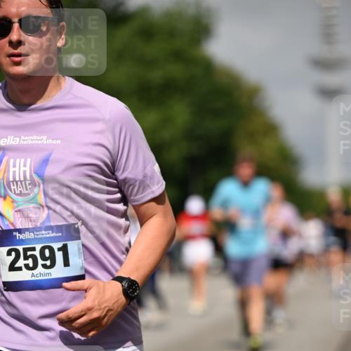 29.06.2025 - hella hamburg halbmarathon Dr. Thomas Lammeyer http://msf.ph/oto/8147448 29.06.2025 10:05:55 Kennedybrücke 1184, 1329, 1364, 1464, 1653, 1722, 1724, 1881, 1940, 2591, 2806, 2957, 3039, 3199, 4322, 4649, 5547, 5602, 5603, 0000, 6327, 6438, 6921, 7031, 7189, 7223, 7846, 8191, 8578, 8632, 8926, 9230, 9741, 10074, 10882 meine-sportfotos.de