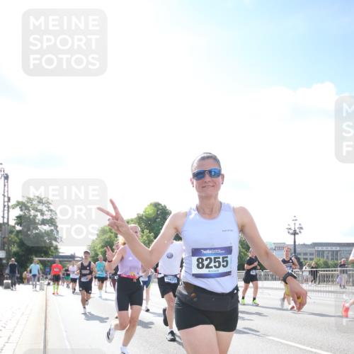 29.06.2025 - hella hamburg halbmarathon Jannik Wohlers http://msf.ph/oto/8147460 29.06.2025 10:00:34 Lombardsbrücke 1726, 2490, 3059, 3141, 3625, 3740, 3983, 4238, 4616, 4708, 5033, 5418, 5870, 6147, 6487, 6531, 6714, 6757, 7658, 7757, 7759, 7761, 8255, 8326, 8478, 8632, 8923, 9124, 9932, 10074, 10188, 10271, 10705, 11623, 12196, 12206, 12261, 12787, 12809, 13086, 13287, 13407, 14306, 14577, 15232, 15284, 15527, 15838, 16401, 16434, 16594, 16786, 16922, 17087, 17268, 17304, 18029, 18426, 18452, 18485, 18612, 18759, 18919 meine-sportfotos.de