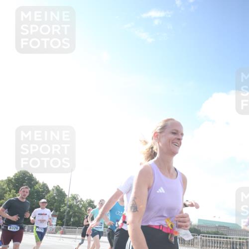 29.06.2025 - hella hamburg halbmarathon Jannik Wohlers http://msf.ph/oto/8147477 29.06.2025 10:00:35 Lombardsbrücke 1726, 2490, 3059, 3625, 3740, 3983, 4238, 4616, 4708, 5033, 5418, 5870, 6147, 6487, 6531, 6714, 6757, 6835, 7658, 7757, 7759, 7761, 8255, 8326, 8632, 8923, 9124, 9932, 10074, 10188, 10271, 10705, 11623, 11937, 12196, 12206, 12261, 12787, 12809, 13086, 13287, 13407, 14306, 14577, 15232, 15284, 15527, 15838, 16401, 16434, 16594, 16786, 16922, 17087, 17268, 17304, 18029, 18426, 18452, 18485, 18612, 18759, 18919 meine-sportfotos.de