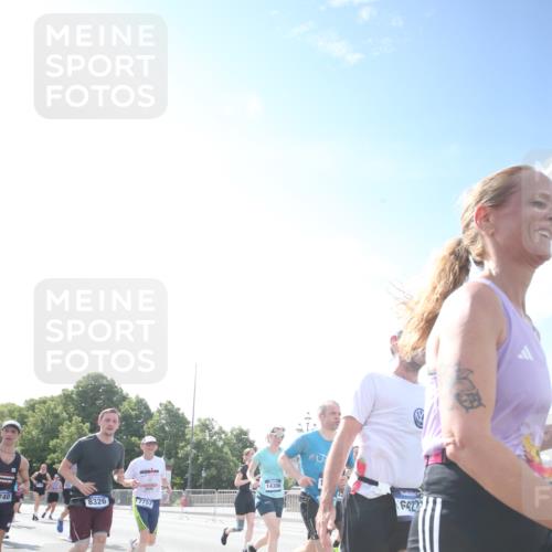 29.06.2025 - hella hamburg halbmarathon Jannik Wohlers http://msf.ph/oto/8147481 29.06.2025 10:00:35 Lombardsbrücke 1726, 2490, 3059, 3625, 3740, 3983, 4238, 4616, 4708, 5033, 5418, 5870, 6147, 6487, 6531, 6714, 6757, 6835, 7658, 7757, 7759, 7761, 8255, 8326, 8632, 8923, 9124, 9932, 10074, 10188, 10271, 10705, 11623, 11937, 12196, 12206, 12261, 12787, 12809, 13086, 13287, 13407, 14306, 14577, 15232, 15284, 15527, 15838, 16401, 16434, 16594, 16786, 16922, 17087, 17268, 17304, 18029, 18426, 18452, 18485, 18612, 18759, 18919 meine-sportfotos.de