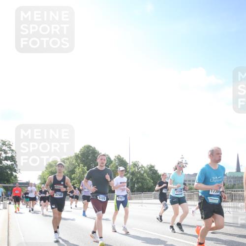 29.06.2025 - hella hamburg halbmarathon Jannik Wohlers http://msf.ph/oto/8147491 29.06.2025 10:00:35 Lombardsbrücke 1726, 2490, 3059, 3625, 3740, 3983, 4238, 4616, 4708, 5033, 5418, 5870, 6147, 6487, 6531, 6714, 6757, 6835, 7658, 7757, 7759, 7761, 8255, 8326, 8632, 8923, 9124, 9932, 10074, 10188, 10271, 10705, 11623, 11937, 12196, 12206, 12261, 12787, 12809, 13086, 13287, 13407, 14306, 14577, 15232, 15284, 15527, 15838, 16401, 16434, 16594, 16786, 16922, 17087, 17268, 17304, 18029, 18426, 18452, 18485, 18612, 18759, 18919 meine-sportfotos.de