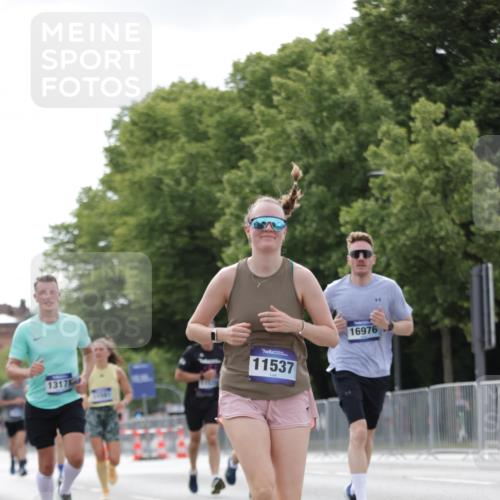 29.06.2025 - hella hamburg halbmarathon Jannik Wohlers http://msf.ph/oto/8147493 29.06.2025 10:11:35 Lombardsbrücke 1790, 5379, 9191, 10042, 10409, 11507, 11525, 11537, 11581, 11917, 12473, 13171, 13542, 13958, 14196, 14384, 15137, 16976, 17638, 17774, 18261, 18395, 18655 meine-sportfotos.de
