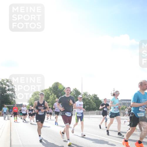 29.06.2025 - hella hamburg halbmarathon Jannik Wohlers http://msf.ph/oto/8147494 29.06.2025 10:00:35 Lombardsbrücke 1726, 2490, 3059, 3625, 3740, 3983, 4238, 4616, 4708, 5033, 5418, 5870, 6147, 6487, 6531, 6714, 6757, 6835, 7658, 7757, 7759, 7761, 8255, 8326, 8632, 8923, 9124, 9932, 10074, 10188, 10271, 10705, 11623, 11937, 12196, 12206, 12261, 12787, 12809, 13086, 13287, 13407, 14306, 14577, 15232, 15284, 15527, 15838, 16401, 16434, 16594, 16786, 16922, 17087, 17268, 17304, 18029, 18426, 18452, 18485, 18612, 18759, 18919 meine-sportfotos.de