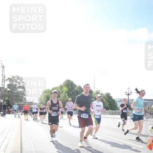 29.06.2025 - hella hamburg halbmarathon Jannik Wohlers http://msf.ph/oto/8147502 29.06.2025 10:00:35 Lombardsbrücke 1726, 2490, 3059, 3625, 3740, 3983, 4238, 4616, 4708, 5033, 5418, 5870, 6147, 6487, 6531, 6714, 6757, 6835, 7658, 7757, 7759, 7761, 8255, 8326, 8632, 8923, 9124, 9932, 10074, 10188, 10271, 10705, 11623, 11937, 12196, 12206, 12261, 12787, 12809, 13086, 13287, 13407, 14306, 14577, 15232, 15284, 15527, 15838, 16401, 16434, 16594, 16786, 16922, 17087, 17268, 17304, 18029, 18426, 18452, 18485, 18612, 18759, 18919 meine-sportfotos.de