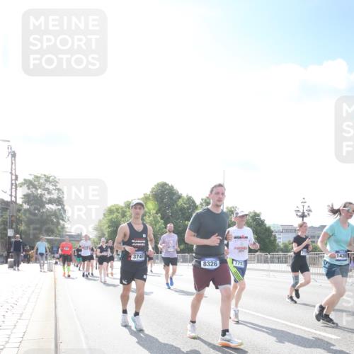 29.06.2025 - hella hamburg halbmarathon Jannik Wohlers http://msf.ph/oto/8147505 29.06.2025 10:00:35 Lombardsbrücke 1726, 2490, 3059, 3625, 3740, 3983, 4238, 4616, 4708, 5033, 5418, 5870, 6147, 6487, 6531, 6714, 6757, 6835, 7658, 7757, 7759, 7761, 8255, 8326, 8632, 8923, 9124, 9932, 10074, 10188, 10271, 10705, 11623, 11937, 12196, 12206, 12261, 12787, 12809, 13086, 13287, 13407, 14306, 14577, 15232, 15284, 15527, 15838, 16401, 16434, 16594, 16786, 16922, 17087, 17268, 17304, 18029, 18426, 18452, 18485, 18612, 18759, 18919 meine-sportfotos.de