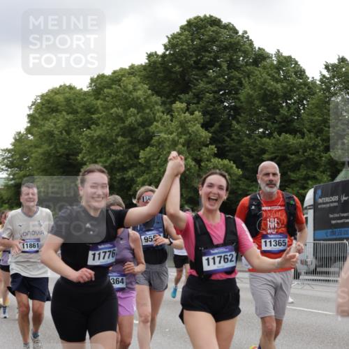 29.06.2025 - hella hamburg halbmarathon Jannik Wohlers http://msf.ph/oto/8147518 29.06.2025 10:48:25 Lombardsbrücke 1167, 1584, 2160, 2437, 2438, 2716, 2792, 3215, 5010, 5479, 5480, 6015, 6437, 6566, 7062, 7203, 7947, 7948, 8719, 9552, 10204, 10366, 10524, 10654, 10656, 11364, 11365, 11690, 11762, 11776, 11861, 13507, 13549, 13775, 13845, 14382, 15100, 15833, 16042, 16525, 16701, 16974, 17046, 18016, 18282, 18496, 19024, 19083, 19135 meine-sportfotos.de