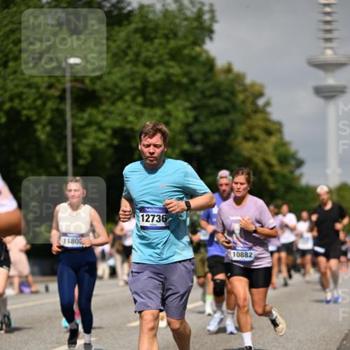 29.06.2025 - hella hamburg halbmarathon Dr. Thomas Lammeyer http://msf.ph/oto/8147528 29.06.2025 10:05:57 Kennedybrücke 1184, 1329, 1364, 1464, 1653, 1722, 1724, 1729, 1881, 1940, 2591, 2957, 3039, 3199, 4328, 4649, 5547, 5602, 5603, 0000, 6327, 6438, 6921, 7031, 7189, 7223, 7846, 8191, 8578, 8632, 8926, 9156, 9230, 9353, 9741, 10074, 10177, 10882 meine-sportfotos.de