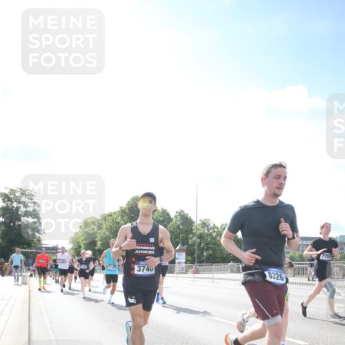 29.06.2025 - hella hamburg halbmarathon Jannik Wohlers http://msf.ph/oto/8147529 29.06.2025 10:00:36 Lombardsbrücke 1726, 2490, 3625, 3740, 4238, 4616, 4708, 5033, 5418, 5870, 6147, 6487, 6531, 6714, 6757, 6835, 7658, 7757, 7759, 7761, 8255, 8326, 8632, 8923, 9124, 9932, 10074, 10188, 10271, 10705, 11623, 11937, 12196, 12206, 12261, 12809, 13287, 13407, 14306, 14577, 15232, 15284, 15527, 15838, 16401, 16434, 16594, 16786, 16922, 17087, 17268, 17304, 18029, 18426, 18452, 18485, 18612, 18759, 18919 meine-sportfotos.de