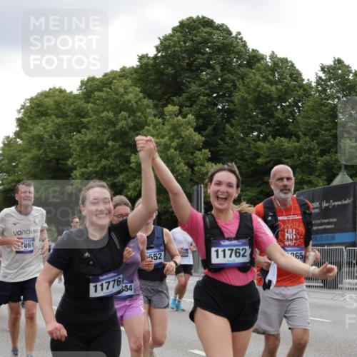 29.06.2025 - hella hamburg halbmarathon Jannik Wohlers http://msf.ph/oto/8147538 29.06.2025 10:48:25 Lombardsbrücke 1167, 1584, 2160, 2437, 2438, 2716, 2792, 3215, 5010, 5479, 5480, 6015, 6437, 6566, 7062, 7203, 7947, 7948, 8719, 9552, 10204, 10366, 10524, 10654, 10656, 11364, 11365, 11690, 11762, 11776, 11861, 13507, 13549, 13775, 13845, 14382, 15100, 15833, 16042, 16525, 16701, 16974, 17046, 18016, 18282, 18496, 19024, 19083, 19135 meine-sportfotos.de