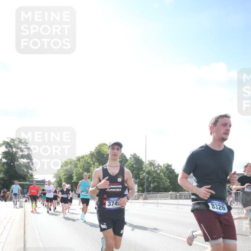 29.06.2025 - hella hamburg halbmarathon Jannik Wohlers http://msf.ph/oto/8147539 29.06.2025 10:00:36 Lombardsbrücke 1726, 2490, 3625, 3740, 4238, 4616, 4708, 5033, 5418, 5870, 6147, 6487, 6531, 6714, 6757, 6835, 7658, 7757, 7759, 7761, 8255, 8326, 8632, 8923, 9124, 9932, 10074, 10188, 10271, 10705, 11623, 11937, 12196, 12206, 12261, 12809, 13287, 13407, 14306, 14577, 15232, 15284, 15527, 15838, 16401, 16434, 16594, 16786, 16922, 17087, 17268, 17304, 18029, 18426, 18452, 18485, 18612, 18759, 18919 meine-sportfotos.de
