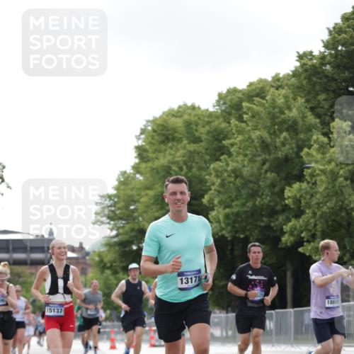 29.06.2025 - hella hamburg halbmarathon Jannik Wohlers http://msf.ph/oto/8147540 29.06.2025 10:11:37 Lombardsbrücke 1062, 1790, 5379, 9191, 10042, 10409, 11525, 11537, 11581, 11917, 13171, 13542, 13958, 14060, 14196, 15137, 16976, 17774, 18261, 18395, 18429, 18655 meine-sportfotos.de