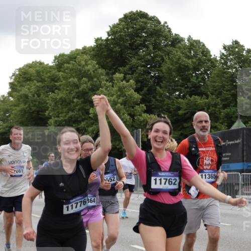 29.06.2025 - hella hamburg halbmarathon Jannik Wohlers http://msf.ph/oto/8147544 29.06.2025 10:48:25 Lombardsbrücke 1167, 1584, 2160, 2437, 2438, 2716, 2792, 3215, 5010, 5479, 5480, 6015, 6437, 6566, 7062, 7203, 7947, 7948, 8719, 9552, 10204, 10366, 10524, 10654, 10656, 11364, 11365, 11690, 11762, 11776, 11861, 13507, 13549, 13775, 13845, 14382, 15100, 15833, 16042, 16525, 16701, 16974, 17046, 18016, 18282, 18496, 19024, 19083, 19135 meine-sportfotos.de