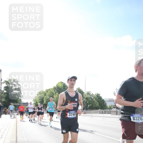 29.06.2025 - hella hamburg halbmarathon Jannik Wohlers http://msf.ph/oto/8147545 29.06.2025 10:00:36 Lombardsbrücke 1726, 2490, 3625, 3740, 4238, 4616, 4708, 5033, 5418, 5870, 6147, 6487, 6531, 6714, 6757, 6835, 7658, 7757, 7759, 7761, 8255, 8326, 8632, 8923, 9124, 9932, 10074, 10188, 10271, 10705, 11623, 11937, 12196, 12206, 12261, 12809, 13287, 13407, 14306, 14577, 15232, 15284, 15527, 15838, 16401, 16434, 16594, 16786, 16922, 17087, 17268, 17304, 18029, 18426, 18452, 18485, 18612, 18759, 18919 meine-sportfotos.de