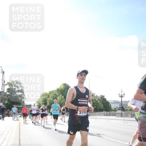 29.06.2025 - hella hamburg halbmarathon Jannik Wohlers http://msf.ph/oto/8147553 29.06.2025 10:00:36 Lombardsbrücke 1726, 2490, 3625, 3740, 4238, 4616, 4708, 5033, 5418, 5870, 6147, 6487, 6531, 6714, 6757, 6835, 7658, 7757, 7759, 7761, 8255, 8326, 8632, 8923, 9124, 9932, 10074, 10188, 10271, 10705, 11623, 11937, 12196, 12206, 12261, 12809, 13287, 13407, 14306, 14577, 15232, 15284, 15527, 15838, 16401, 16434, 16594, 16786, 16922, 17087, 17268, 17304, 18029, 18426, 18452, 18485, 18612, 18759, 18919 meine-sportfotos.de
