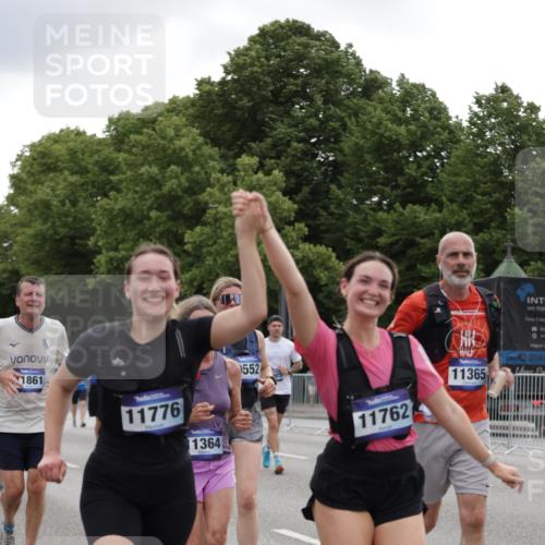 29.06.2025 - hella hamburg halbmarathon Jannik Wohlers http://msf.ph/oto/8147554 29.06.2025 10:48:25 Lombardsbrücke 1167, 1584, 2160, 2437, 2438, 2716, 2792, 3215, 5010, 5479, 5480, 6015, 6437, 6566, 7062, 7203, 7947, 7948, 8719, 9552, 10204, 10366, 10524, 10654, 10656, 11364, 11365, 11690, 11762, 11776, 11861, 13507, 13549, 13775, 13845, 14382, 15100, 15833, 16042, 16525, 16701, 16974, 17046, 18016, 18282, 18496, 19024, 19083, 19135 meine-sportfotos.de