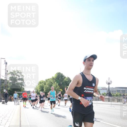 29.06.2025 - hella hamburg halbmarathon Jannik Wohlers http://msf.ph/oto/8147567 29.06.2025 10:00:36 Lombardsbrücke 1726, 2490, 3625, 3740, 4238, 4616, 4708, 5033, 5418, 5870, 6147, 6487, 6531, 6714, 6757, 6835, 7658, 7757, 7759, 7761, 8255, 8326, 8632, 8923, 9124, 9932, 10074, 10188, 10271, 10705, 11623, 11937, 12196, 12206, 12261, 12809, 13287, 13407, 14306, 14577, 15232, 15284, 15527, 15838, 16401, 16434, 16594, 16786, 16922, 17087, 17268, 17304, 18029, 18426, 18452, 18485, 18612, 18759, 18919 meine-sportfotos.de