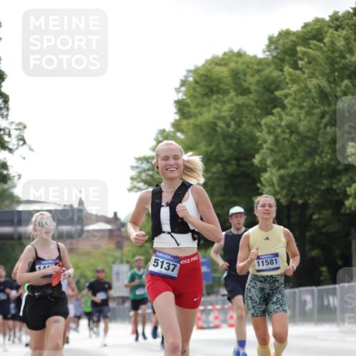 29.06.2025 - hella hamburg halbmarathon Jannik Wohlers http://msf.ph/oto/8147576 29.06.2025 10:11:38 Lombardsbrücke 1062, 1790, 5379, 9191, 9705, 10042, 10409, 11525, 11537, 11581, 11917, 13171, 13542, 13958, 14060, 14196, 15137, 16976, 17774, 18261, 18395, 18429, 18655 meine-sportfotos.de