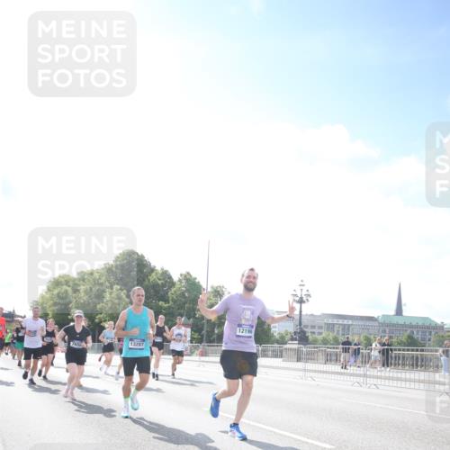 29.06.2025 - hella hamburg halbmarathon Jannik Wohlers http://msf.ph/oto/8147587 29.06.2025 10:00:37 Lombardsbrücke 1130, 1726, 2490, 2936, 3625, 3740, 4238, 4616, 4708, 5033, 5418, 5870, 6147, 6487, 6531, 6714, 6757, 6835, 7658, 7757, 7759, 7761, 8255, 8326, 8923, 9124, 9932, 10188, 10271, 10705, 11937, 12196, 12206, 12261, 12809, 13287, 13407, 14306, 14577, 15232, 15284, 15527, 15838, 16401, 16434, 16594, 16786, 16922, 17087, 17268, 17304, 18029, 18426, 18452, 18485, 18612, 18759 meine-sportfotos.de