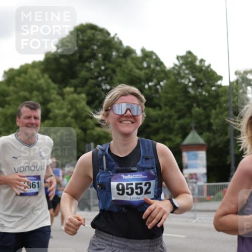 29.06.2025 - hella hamburg halbmarathon Jannik Wohlers http://msf.ph/oto/8147594 29.06.2025 10:48:27 Lombardsbrücke 2160, 2437, 2438, 2716, 2792, 3215, 5010, 5479, 5480, 6015, 6437, 6566, 7062, 7203, 7947, 7948, 9552, 10081, 10204, 10366, 10524, 10654, 10656, 11000, 11364, 11365, 11690, 11762, 11776, 11861, 11865, 12173, 12881, 12882, 13426, 13507, 13549, 13775, 13845, 14382, 14623, 15100, 15771, 15833, 16042, 16525, 16701, 16974, 17046, 17538, 17693, 18016, 18496, 19024, 19083, 19135 meine-sportfotos.de