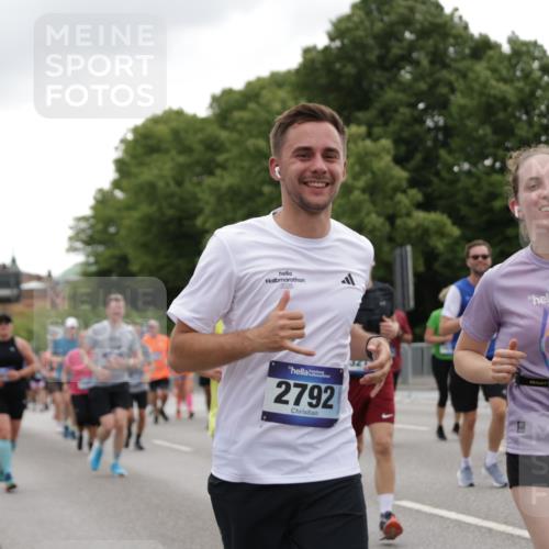 29.06.2025 - hella hamburg halbmarathon Jannik Wohlers http://msf.ph/oto/8147609 29.06.2025 10:48:29 Lombardsbrücke 2160, 2437, 2438, 2792, 3215, 3253, 5010, 5479, 5480, 5551, 6015, 6437, 6566, 7062, 7203, 9552, 10081, 10366, 10524, 10654, 10656, 11000, 11364, 11365, 11690, 11762, 11776, 11861, 11865, 12173, 12881, 12882, 13426, 13507, 13549, 13775, 13845, 14382, 14623, 15100, 15159, 15631, 15771, 15833, 16042, 16525, 16974, 17046, 17538, 17693, 18016 meine-sportfotos.de