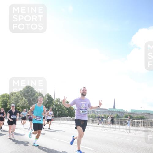 29.06.2025 - hella hamburg halbmarathon Jannik Wohlers http://msf.ph/oto/8147610 29.06.2025 10:00:37 Lombardsbrücke 1130, 1726, 2490, 2936, 3625, 3740, 4238, 4616, 4708, 5033, 5418, 5870, 6147, 6487, 6531, 6714, 6757, 6835, 7658, 7757, 7759, 7761, 8255, 8326, 8923, 9124, 9932, 10188, 10271, 10705, 11937, 12196, 12206, 12261, 12809, 13287, 13407, 14306, 14577, 15232, 15284, 15527, 15838, 16401, 16434, 16594, 16786, 16922, 17087, 17268, 17304, 18029, 18426, 18452, 18485, 18612, 18759 meine-sportfotos.de