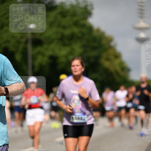 29.06.2025 - hella hamburg halbmarathon Dr. Thomas Lammeyer http://msf.ph/oto/8147619 29.06.2025 10:05:59 Kennedybrücke 1184, 1329, 1364, 1464, 1653, 1722, 1724, 1729, 1881, 1940, 2591, 3039, 3199, 4328, 4649, 5547, 5602, 5603, 6327, 6438, 7031, 7189, 7223, 7846, 8191, 8632, 8926, 9156, 9230, 9353, 9741, 10074, 10177, 10882 meine-sportfotos.de