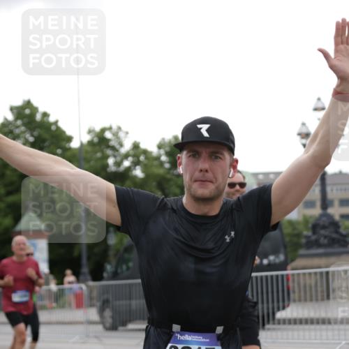 29.06.2025 - hella hamburg halbmarathon Jannik Wohlers http://msf.ph/oto/8147629 29.06.2025 10:48:31 Lombardsbrücke 2160, 2437, 2438, 2792, 3215, 3253, 5010, 5479, 5480, 5551, 6015, 6437, 6566, 7062, 7203, 9341, 9359, 9552, 10081, 10366, 10524, 10654, 10656, 11000, 11364, 11365, 11601, 11690, 11741, 11762, 11776, 11861, 11865, 12173, 12881, 12882, 13426, 13507, 13549, 13775, 14382, 14623, 15100, 15159, 15597, 15631, 15771, 15833, 16042, 16525, 16974, 17046, 17538, 17693, 18016 meine-sportfotos.de