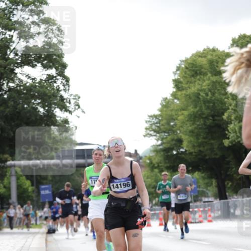 29.06.2025 - hella hamburg halbmarathon Jannik Wohlers http://msf.ph/oto/8147630 29.06.2025 10:11:40 Lombardsbrücke 1062, 1790, 7474, 9191, 9253, 9705, 10042, 10409, 11525, 11537, 11581, 11917, 13171, 13542, 13958, 14060, 14196, 14313, 15137, 16976, 18261, 18395, 18429, 18655 meine-sportfotos.de
