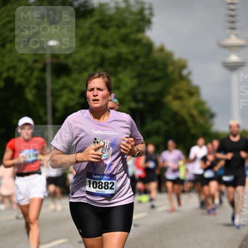 29.06.2025 - hella hamburg halbmarathon Dr. Thomas Lammeyer http://msf.ph/oto/8147633 29.06.2025 10:06:00 Kennedybrücke 1184, 1329, 1364, 1464, 1653, 1722, 1724, 1729, 1881, 1940, 2591, 3039, 3169, 3199, 4286, 4328, 4649, 5547, 5602, 5603, 6327, 6438, 7031, 7189, 7223, 8191, 8632, 8926, 9156, 9230, 9353, 9741, 10074, 10177, 10882 meine-sportfotos.de