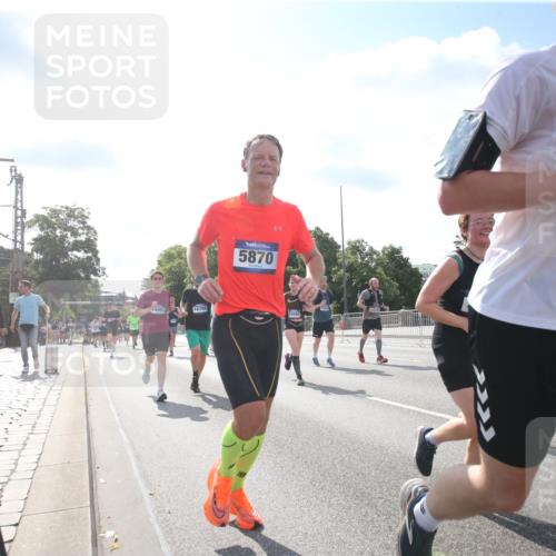 29.06.2025 - hella hamburg halbmarathon Jannik Wohlers http://msf.ph/oto/8147636 29.06.2025 10:00:40 Lombardsbrücke 1130, 1726, 2354, 2363, 2490, 2936, 3625, 3740, 4068, 4238, 4708, 5033, 5870, 6147, 6487, 6531, 6835, 7658, 7757, 7759, 7761, 8255, 8326, 9932, 10188, 10271, 10705, 11937, 12196, 12206, 12261, 12809, 13287, 13407, 14306, 14577, 15232, 15240, 15284, 15527, 15838, 16401, 16530, 16594, 16786, 16922, 17304, 17543, 17739, 18029, 18426, 18452, 18485, 18759 meine-sportfotos.de