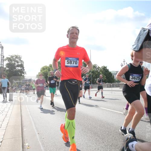 29.06.2025 - hella hamburg halbmarathon Jannik Wohlers http://msf.ph/oto/8147642 29.06.2025 10:00:41 Lombardsbrücke 1130, 1420, 1726, 2354, 2363, 2490, 2936, 3625, 3740, 4068, 4238, 4708, 5033, 5870, 6147, 6487, 6531, 6835, 7658, 7757, 7759, 7761, 8045, 8046, 8255, 8326, 9932, 10188, 10271, 11937, 12196, 12206, 12261, 12809, 13287, 14306, 15232, 15240, 15284, 15527, 15838, 16401, 16517, 16530, 16594, 16602, 16786, 16922, 17304, 17387, 17543, 17739, 18029, 18327, 18452, 18485, 18759 meine-sportfotos.de