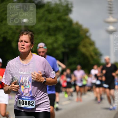 29.06.2025 - hella hamburg halbmarathon Dr. Thomas Lammeyer http://msf.ph/oto/8147657 29.06.2025 10:06:00 Kennedybrücke 1184, 1329, 1364, 1464, 1653, 1722, 1724, 1729, 1881, 1940, 2591, 3039, 3169, 3199, 4286, 4328, 4649, 5547, 5602, 5603, 6327, 6438, 7031, 7189, 7223, 8191, 8632, 8926, 9156, 9230, 9353, 9741, 10074, 10177, 10882 meine-sportfotos.de