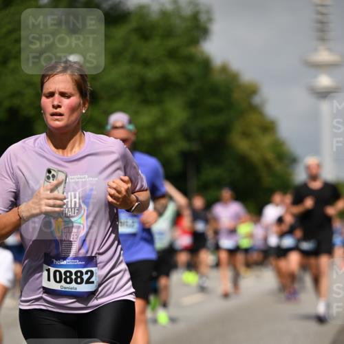 29.06.2025 - hella hamburg halbmarathon Dr. Thomas Lammeyer http://msf.ph/oto/8147664 29.06.2025 10:06:00 Kennedybrücke 1184, 1329, 1364, 1464, 1653, 1722, 1724, 1729, 1881, 1940, 2591, 3039, 3169, 3199, 4286, 4328, 4649, 5547, 5602, 5603, 6327, 6438, 7031, 7189, 7223, 8191, 8632, 8926, 9156, 9230, 9353, 9741, 10074, 10177, 10882 meine-sportfotos.de
