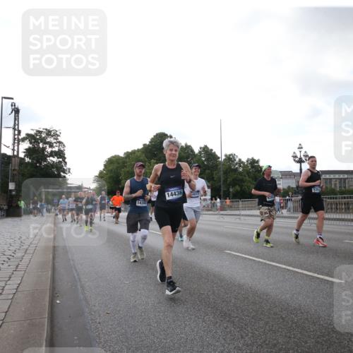 29.06.2025 - hella hamburg halbmarathon Jannik Wohlers http://msf.ph/oto/8147665 29.06.2025 10:03:58 Lombardsbrücke 1213, 1377, 1674, 2852, 2979, 4587, 5354, 5365, 5976, 6709, 8177, 8217, 9489, 10213, 10756, 10962, 11582, 12004, 12005, 12998, 13625, 14340, 14436, 14917, 15525, 16753, 16989, 17071, 17113, 17437, 17569, 17763, 17860, 17880, 18098, 18199, 18525 meine-sportfotos.de