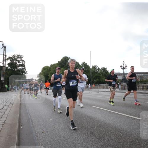 29.06.2025 - hella hamburg halbmarathon Jannik Wohlers http://msf.ph/oto/8147668 29.06.2025 10:03:58 Lombardsbrücke 1213, 1377, 1674, 2852, 2979, 4587, 5354, 5365, 5976, 6709, 8177, 8217, 9489, 10213, 10756, 10962, 11582, 12004, 12005, 12998, 13625, 14340, 14436, 14917, 15525, 16753, 16989, 17071, 17113, 17437, 17569, 17763, 17860, 17880, 18098, 18199, 18525 meine-sportfotos.de
