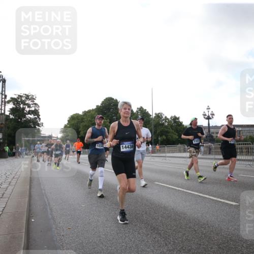 29.06.2025 - hella hamburg halbmarathon Jannik Wohlers http://msf.ph/oto/8147673 29.06.2025 10:03:58 Lombardsbrücke 1213, 1377, 1674, 2852, 2979, 4587, 5354, 5365, 5976, 6709, 8177, 8217, 9489, 10213, 10756, 10962, 11582, 12004, 12005, 12998, 13625, 14340, 14436, 14917, 15525, 16753, 16989, 17071, 17113, 17437, 17569, 17763, 17860, 17880, 18098, 18199, 18525 meine-sportfotos.de