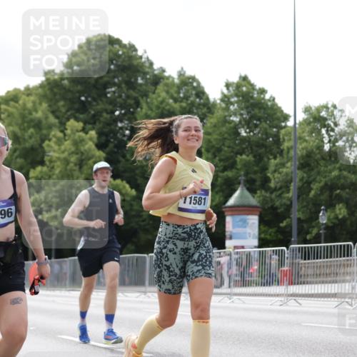 29.06.2025 - hella hamburg halbmarathon Jannik Wohlers http://msf.ph/oto/8147675 29.06.2025 10:11:41 Lombardsbrücke 1062, 1790, 7474, 9253, 9705, 10409, 11525, 11537, 11581, 11917, 13171, 13542, 13958, 14060, 14196, 14313, 15137, 16976, 18261, 18395, 18429, 18655 meine-sportfotos.de