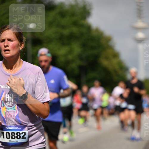 29.06.2025 - hella hamburg halbmarathon Dr. Thomas Lammeyer http://msf.ph/oto/8147676 29.06.2025 10:06:01 Kennedybrücke 1184, 1329, 1364, 1453, 1464, 1653, 1722, 1724, 1729, 1881, 1940, 2591, 3039, 3169, 3199, 4286, 4328, 4649, 5547, 5602, 5603, 6327, 6438, 7031, 7189, 7223, 8191, 8926, 9156, 9230, 9353, 9741, 10177, 10882 meine-sportfotos.de