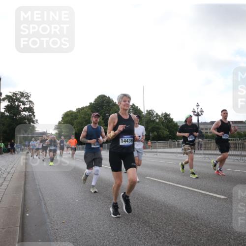 29.06.2025 - hella hamburg halbmarathon Jannik Wohlers http://msf.ph/oto/8147677 29.06.2025 10:03:58 Lombardsbrücke 1213, 1377, 1674, 2852, 2979, 4587, 5354, 5365, 5976, 6709, 8177, 8217, 9489, 10213, 10756, 10962, 11582, 12004, 12005, 12998, 13625, 14340, 14436, 14917, 15525, 16753, 16989, 17071, 17113, 17437, 17569, 17763, 17860, 17880, 18098, 18199, 18525 meine-sportfotos.de